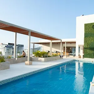 Beachside Bliss: Salguero Apartamento